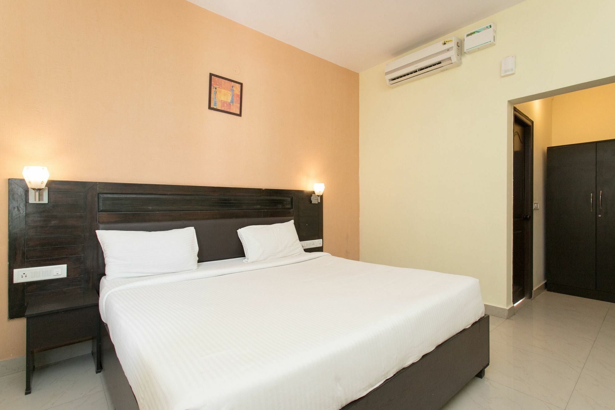 Oyo 10378 Hotel Hibiscus Mayflower Bangalore Exterior foto